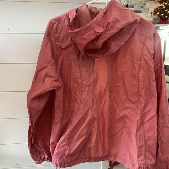 LL bean lightweight windbreaker - Picture 2 of 3
